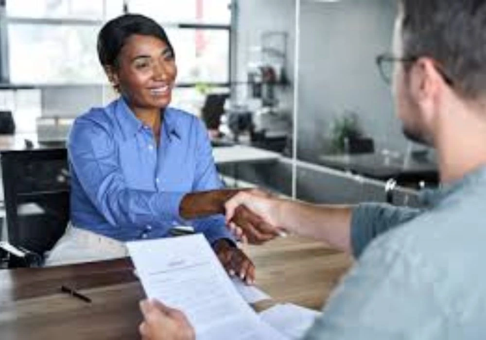 How to Behave in a Job Interview: Essential Tips